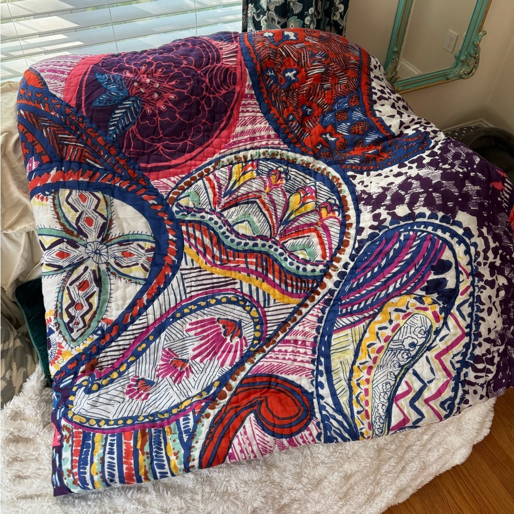 Anthropologie comforter/ Quilt - Queen Size